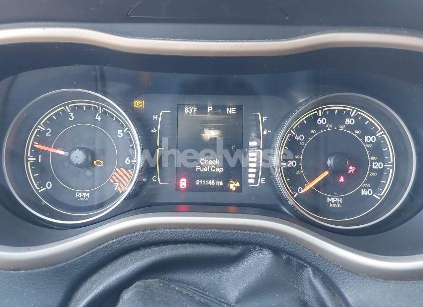 Photo 7 of 2015 Jeep Cherokee LATITUDE (VIN 1C4PJLCBXFW694339)