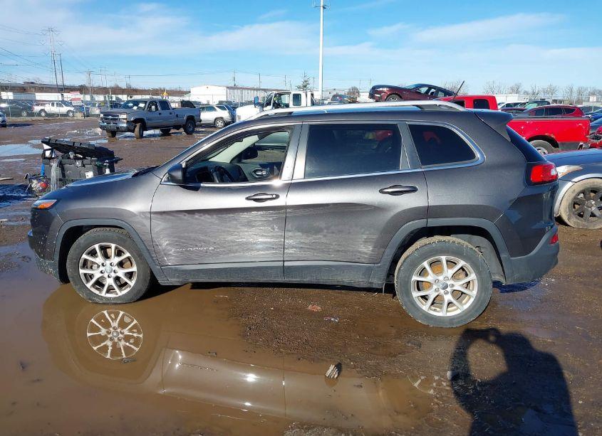 Photo 14 of 2015 Jeep Cherokee LATITUDE (VIN 1C4PJLCBXFW700415)
