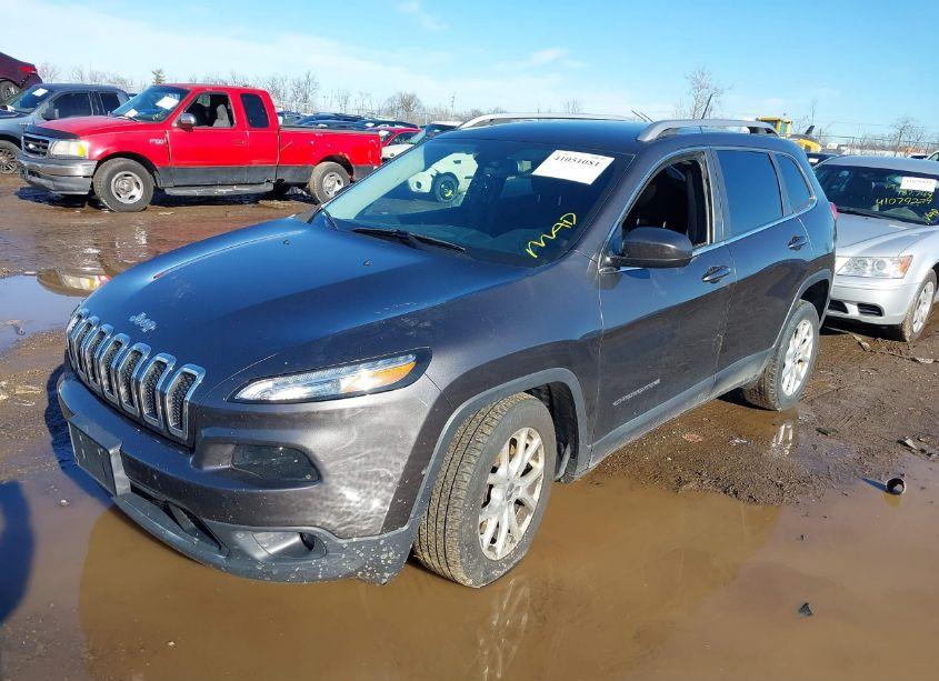 Photo 2 of 2015 Jeep Cherokee LATITUDE (VIN 1C4PJLCBXFW700415)