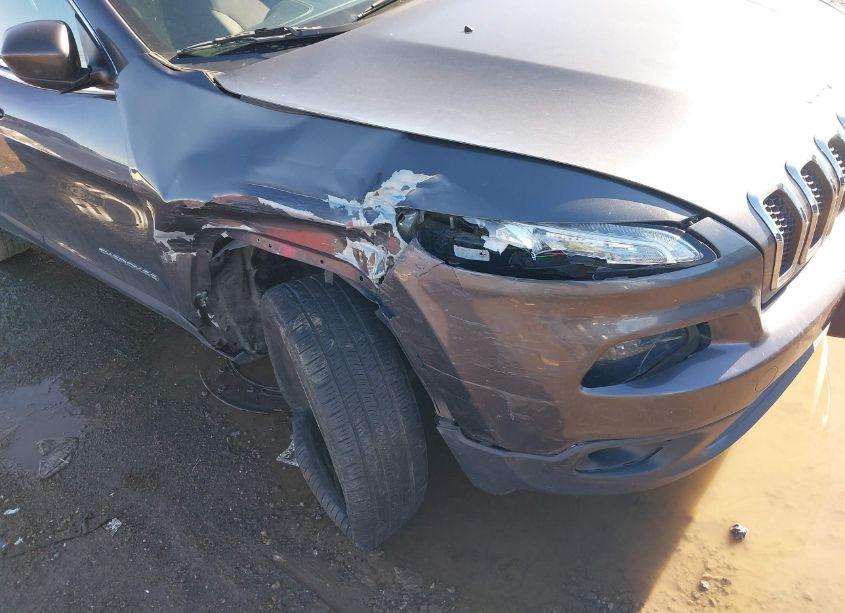 Photo 6 of 2015 Jeep Cherokee LATITUDE (VIN 1C4PJLCBXFW700415)