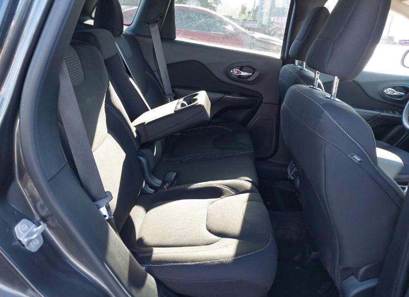 Photo 8 of 2015 Jeep Cherokee LATITUDE (VIN 1C4PJLCBXFW700415)