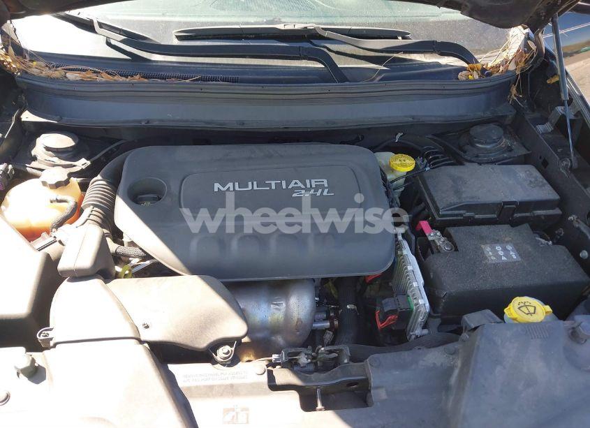 Photo 10 of 2015 Jeep Cherokee LATITUDE (VIN 1C4PJLCBXFW701483)
