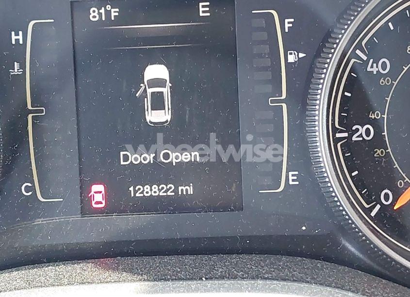 Photo 15 of 2015 Jeep Cherokee LATITUDE (VIN 1C4PJLCBXFW701483)