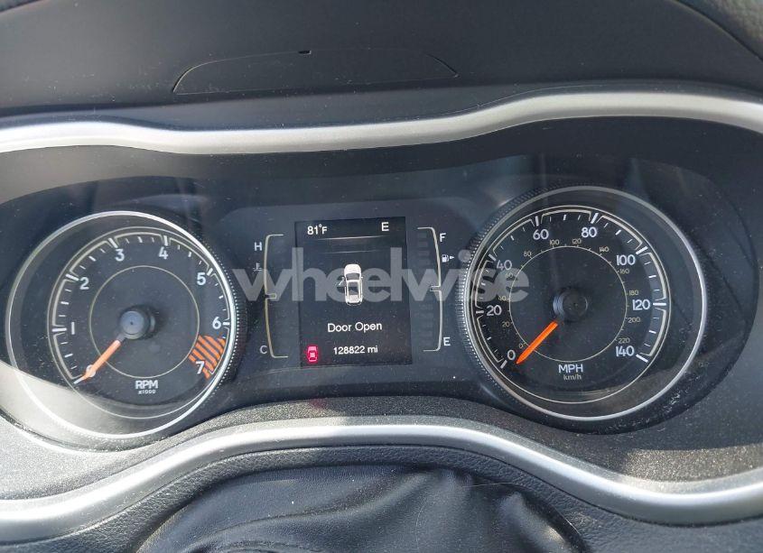 Photo 7 of 2015 Jeep Cherokee LATITUDE (VIN 1C4PJLCBXFW701483)