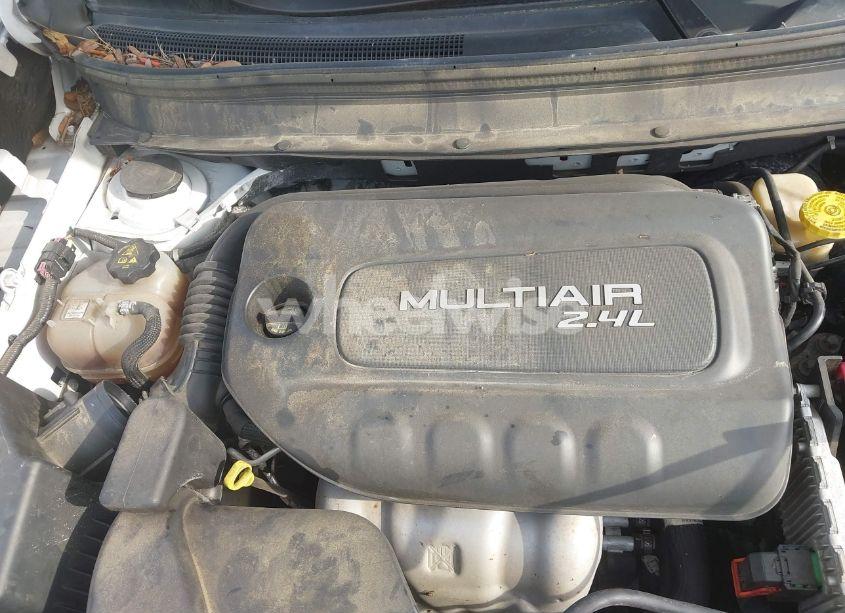 Photo 10 of 2016 Jeep Cherokee LATITUDE (VIN 1C4PJLCBXGW125475)