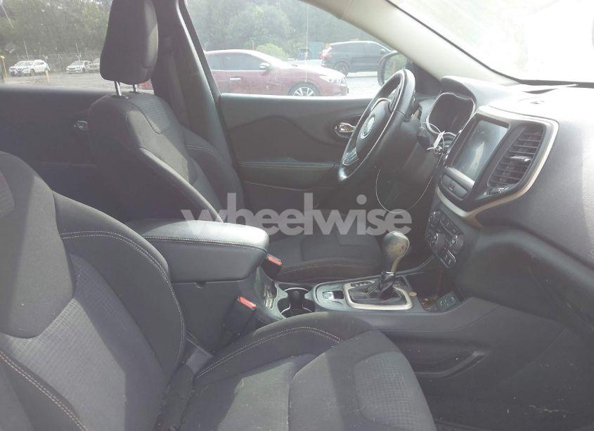 Photo 5 of 2016 Jeep Cherokee LATITUDE (VIN 1C4PJLCBXGW125475)