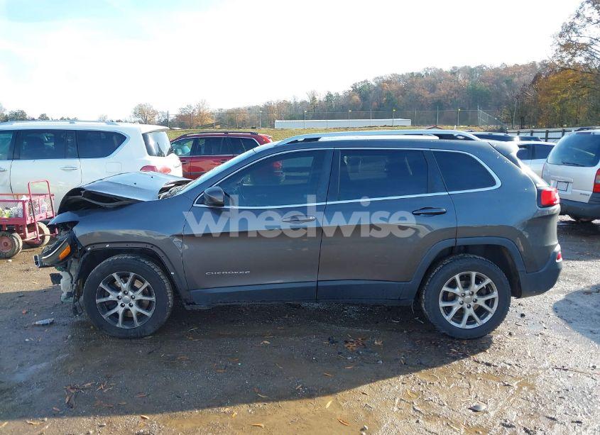 Photo 14 of 2017 Jeep Cherokee LATITUDE FWD (VIN 1C4PJLCBXHW503246)
