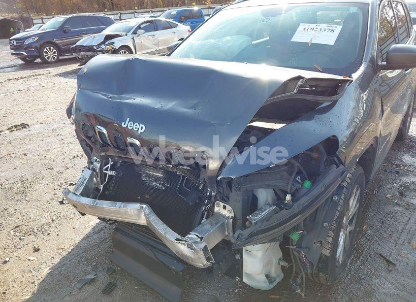 Photo 6 of 2017 Jeep Cherokee LATITUDE FWD (VIN 1C4PJLCBXHW503246)