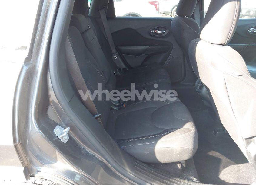 Photo 8 of 2017 Jeep Cherokee LATITUDE FWD (VIN 1C4PJLCBXHW503246)