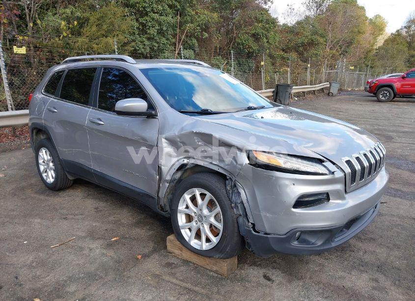 2018 Jeep Cherokee LATITUDE FWD (VIN 1C4PJLCBXJD590535) main photo