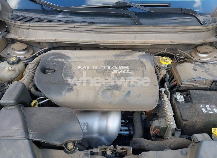 Photo 10 of 2018 Jeep Cherokee LATITUDE FWD (VIN 1C4PJLCBXJD590535)