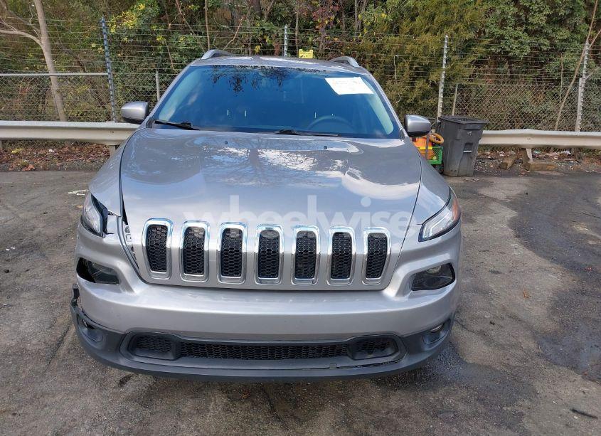 Photo 12 of 2018 Jeep Cherokee LATITUDE FWD (VIN 1C4PJLCBXJD590535)