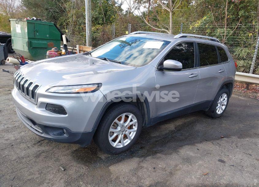 Photo 2 of 2018 Jeep Cherokee LATITUDE FWD (VIN 1C4PJLCBXJD590535)
