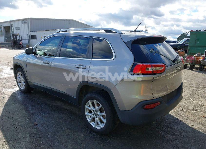 Photo 3 of 2018 Jeep Cherokee LATITUDE FWD (VIN 1C4PJLCBXJD590535)