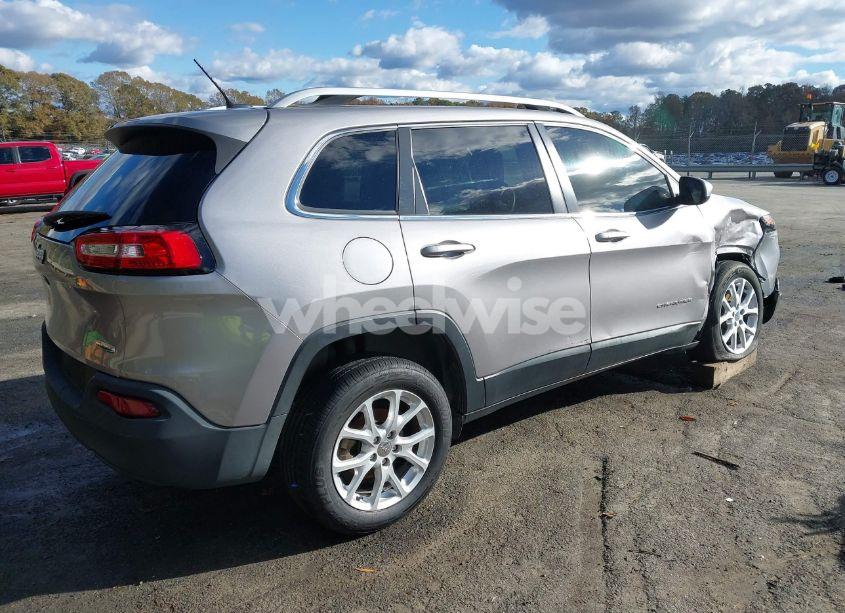 Photo 4 of 2018 Jeep Cherokee LATITUDE FWD (VIN 1C4PJLCBXJD590535)