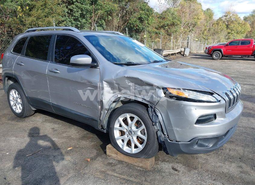 Photo 6 of 2018 Jeep Cherokee LATITUDE FWD (VIN 1C4PJLCBXJD590535)