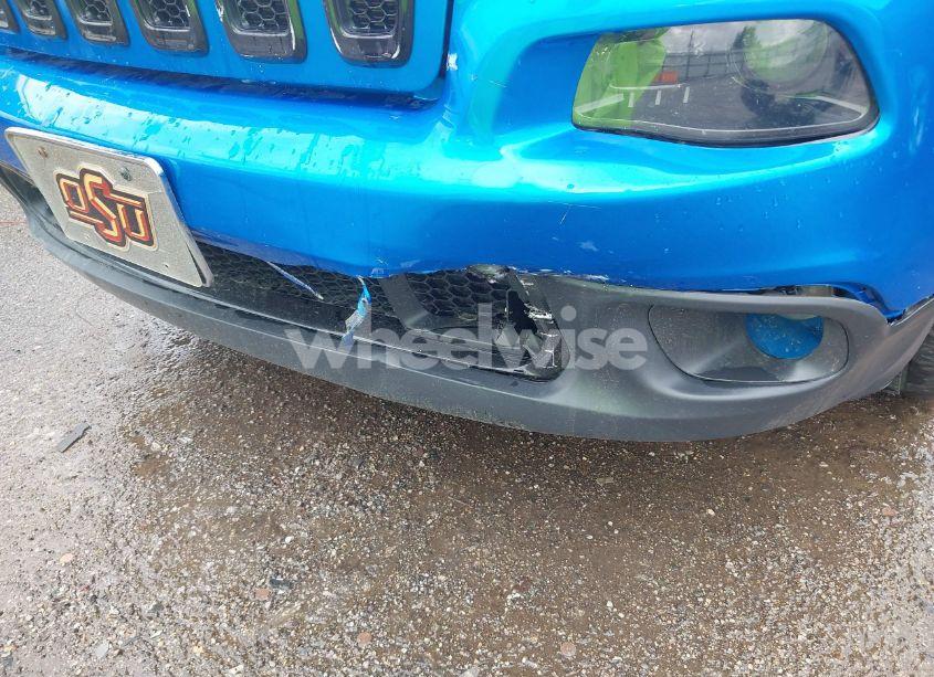 Photo 6 of 2018 Jeep Cherokee LATITUDE FWD (VIN 1C4PJLCBXJD595296)