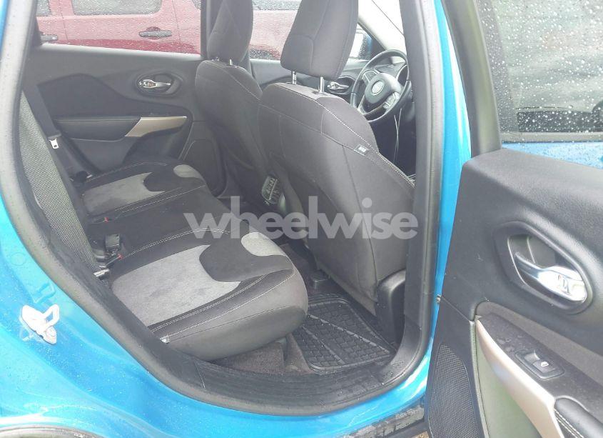 Photo 8 of 2018 Jeep Cherokee LATITUDE FWD (VIN 1C4PJLCBXJD595296)