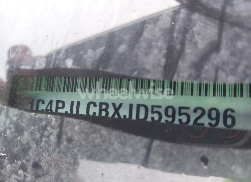 Photo 9 of 2018 Jeep Cherokee LATITUDE FWD (VIN 1C4PJLCBXJD595296)