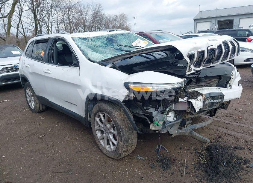 2018 Jeep Cherokee LATITUDE FWD (VIN 1C4PJLCBXJD615904) main photo
