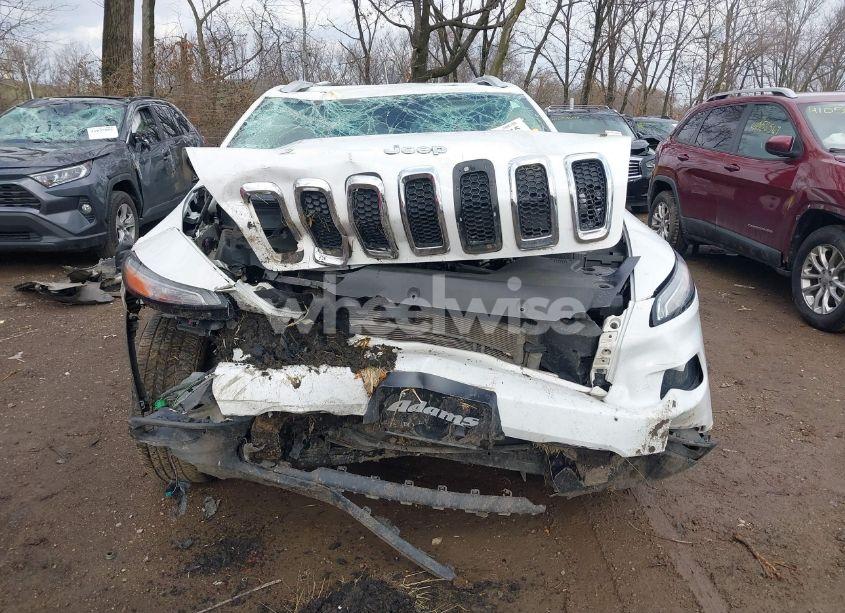 Photo 12 of 2018 Jeep Cherokee LATITUDE FWD (VIN 1C4PJLCBXJD615904)