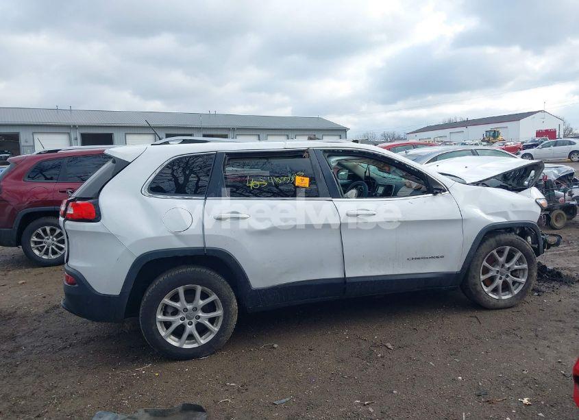 Photo 13 of 2018 Jeep Cherokee LATITUDE FWD (VIN 1C4PJLCBXJD615904)
