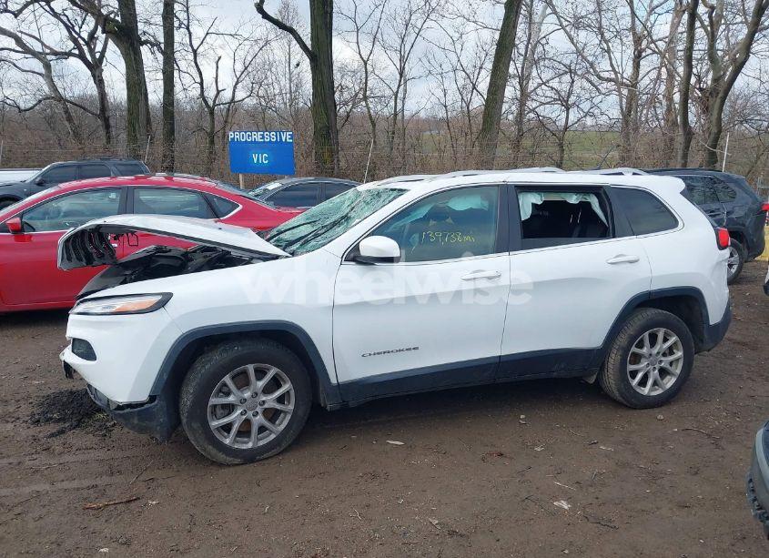Photo 14 of 2018 Jeep Cherokee LATITUDE FWD (VIN 1C4PJLCBXJD615904)