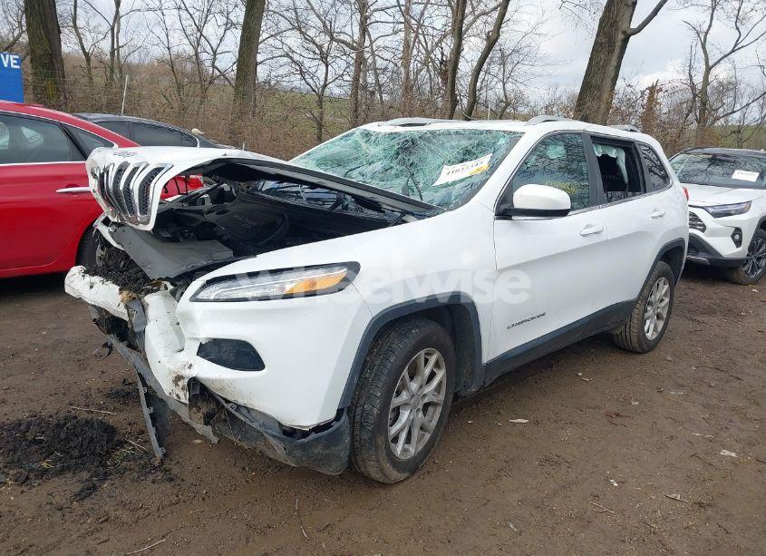Photo 2 of 2018 Jeep Cherokee LATITUDE FWD (VIN 1C4PJLCBXJD615904)