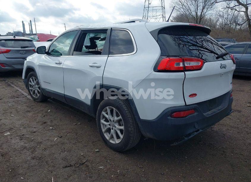 Photo 3 of 2018 Jeep Cherokee LATITUDE FWD (VIN 1C4PJLCBXJD615904)