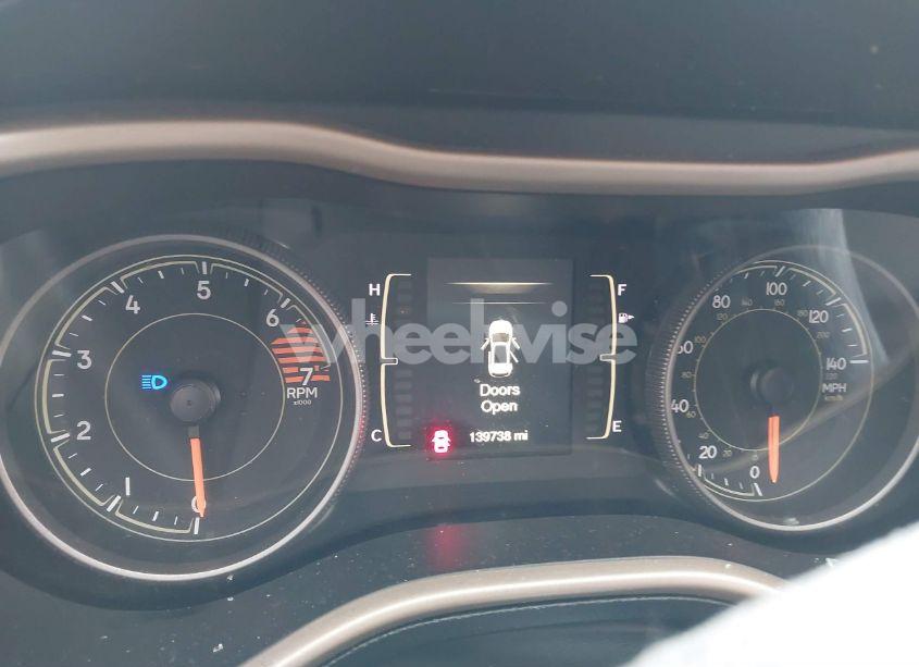 Photo 7 of 2018 Jeep Cherokee LATITUDE FWD (VIN 1C4PJLCBXJD615904)