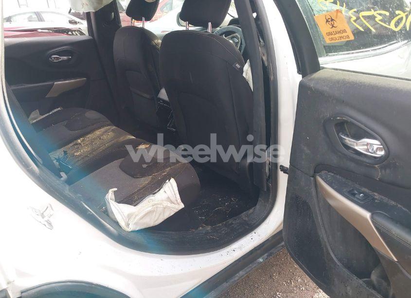 Photo 8 of 2018 Jeep Cherokee LATITUDE FWD (VIN 1C4PJLCBXJD615904)