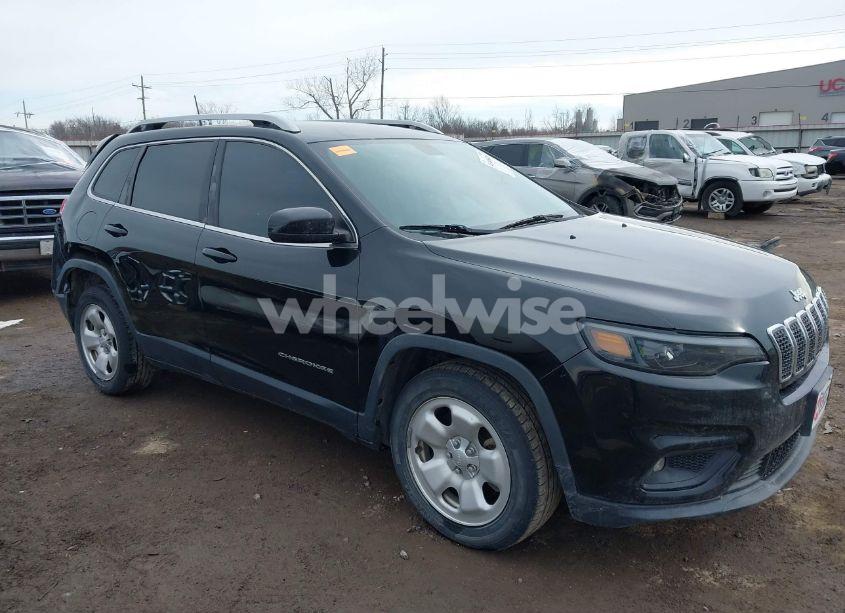 2019 Jeep Cherokee LATITUDE FWD (VIN 1C4PJLCBXKD109121) main photo