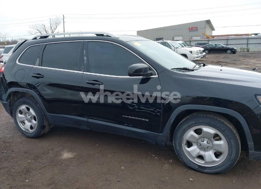 Photo 13 of 2019 Jeep Cherokee LATITUDE FWD (VIN 1C4PJLCBXKD109121)