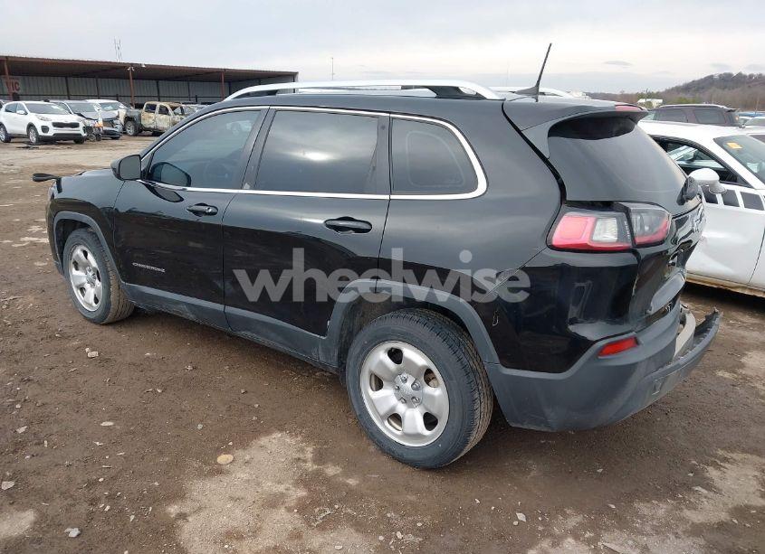 Photo 3 of 2019 Jeep Cherokee LATITUDE FWD (VIN 1C4PJLCBXKD109121)