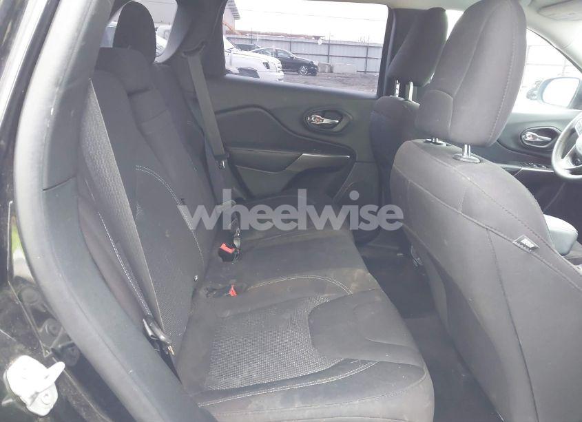 Photo 8 of 2019 Jeep Cherokee LATITUDE FWD (VIN 1C4PJLCBXKD109121)