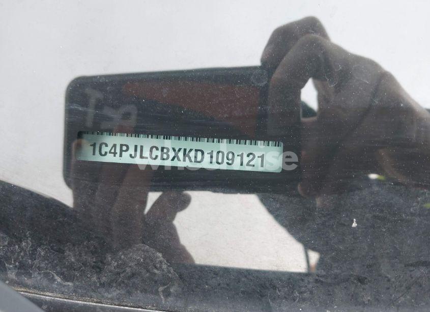 Photo 9 of 2019 Jeep Cherokee LATITUDE FWD (VIN 1C4PJLCBXKD109121)