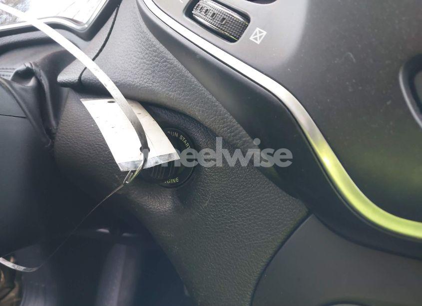 Photo 11 of 2019 Jeep Cherokee LATITUDE FWD (VIN 1C4PJLCBXKD160151)