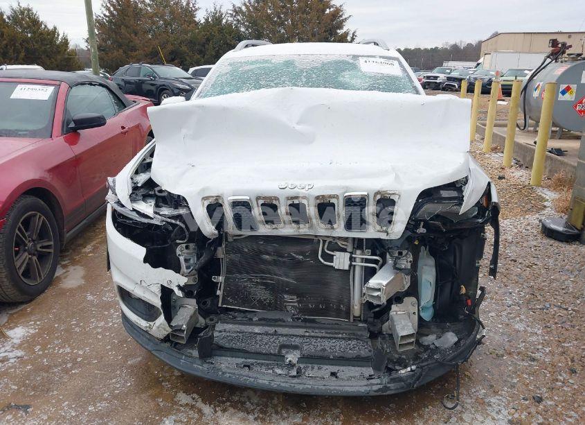 Photo 12 of 2019 Jeep Cherokee LATITUDE FWD (VIN 1C4PJLCBXKD286428)