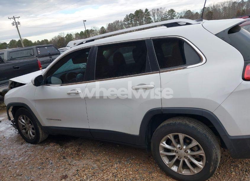 Photo 14 of 2019 Jeep Cherokee LATITUDE FWD (VIN 1C4PJLCBXKD286428)