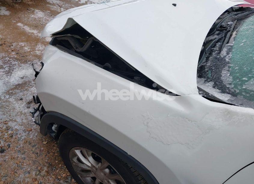 Photo 17 of 2019 Jeep Cherokee LATITUDE FWD (VIN 1C4PJLCBXKD286428)