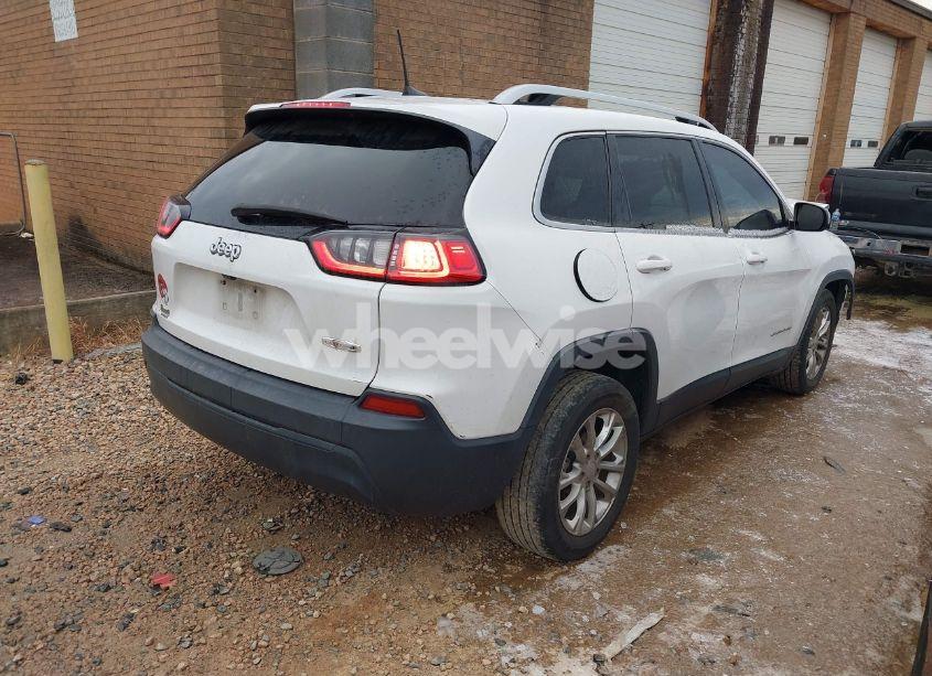 Photo 4 of 2019 Jeep Cherokee LATITUDE FWD (VIN 1C4PJLCBXKD286428)