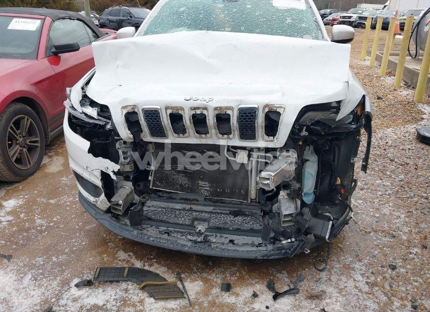 Photo 6 of 2019 Jeep Cherokee LATITUDE FWD (VIN 1C4PJLCBXKD286428)