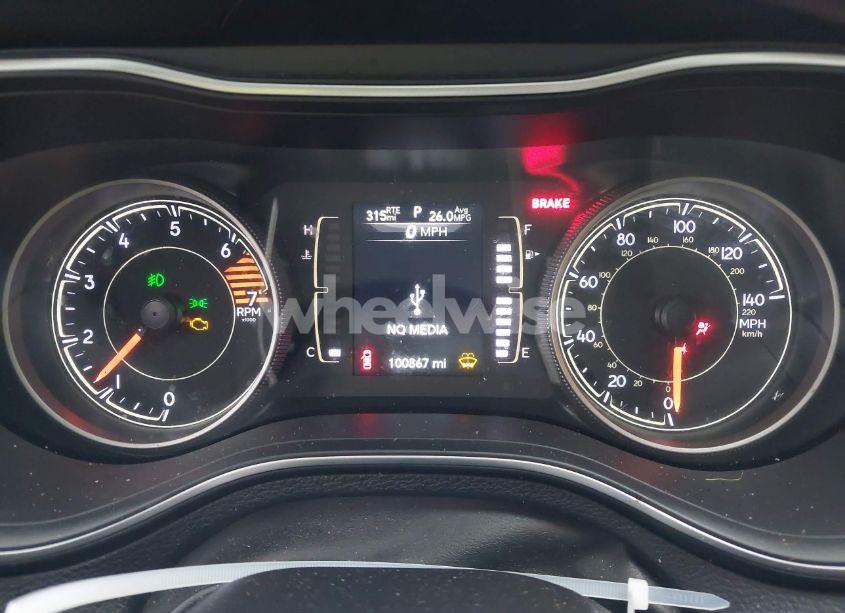 Photo 7 of 2019 Jeep Cherokee LATITUDE FWD (VIN 1C4PJLCBXKD286428)