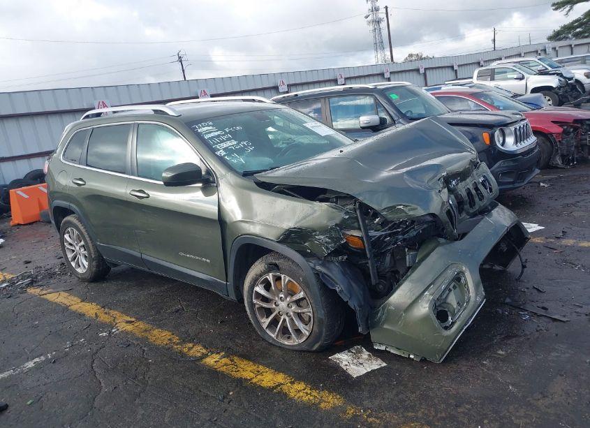 2019 Jeep Cherokee LATITUDE FWD (VIN 1C4PJLCBXKD357708) main photo