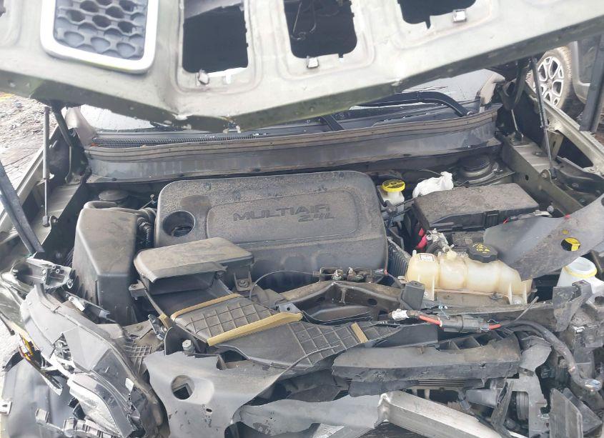 Photo 10 of 2019 Jeep Cherokee LATITUDE FWD (VIN 1C4PJLCBXKD357708)