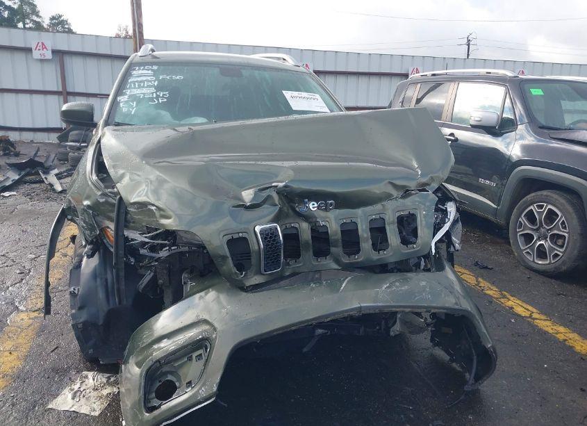 Photo 12 of 2019 Jeep Cherokee LATITUDE FWD (VIN 1C4PJLCBXKD357708)