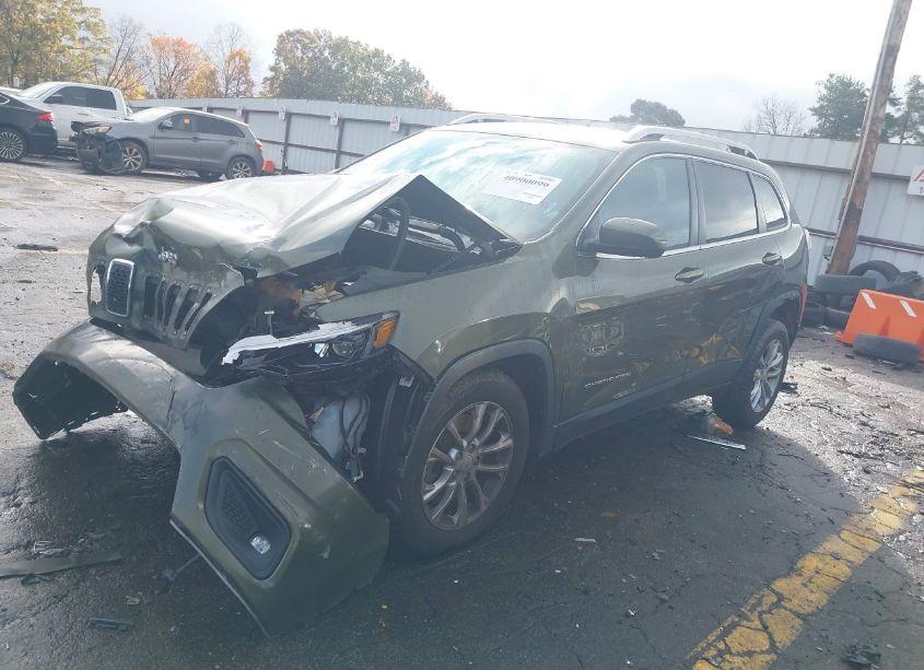 Photo 2 of 2019 Jeep Cherokee LATITUDE FWD (VIN 1C4PJLCBXKD357708)