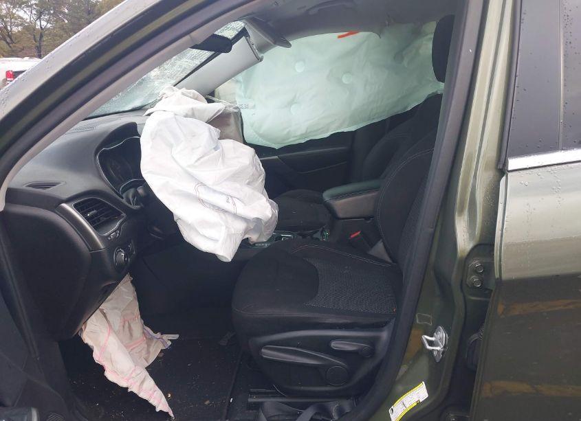 Photo 5 of 2019 Jeep Cherokee LATITUDE FWD (VIN 1C4PJLCBXKD357708)