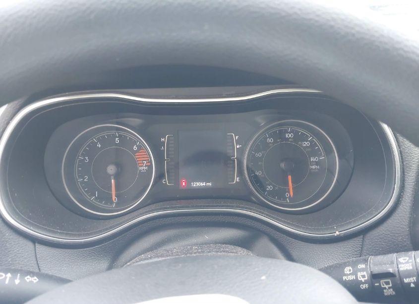 Photo 7 of 2019 Jeep Cherokee LATITUDE FWD (VIN 1C4PJLCBXKD357708)