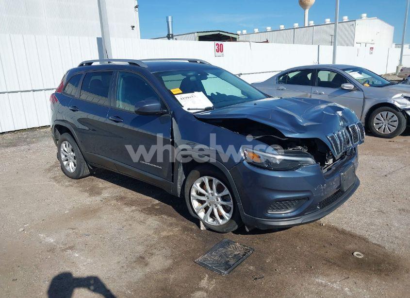 2020 Jeep Cherokee LATITUDE FWD (VIN 1C4PJLCBXLD569784) main photo